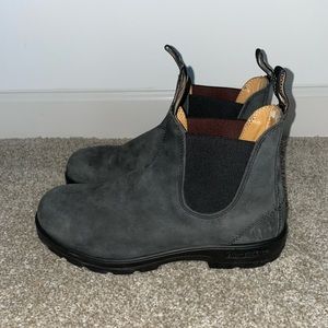 Like New Blundstone #587 Rustic Black Chelsea Boots - Size 10.5